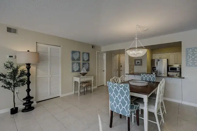 Dining area at Yacht Club Villas 7526
