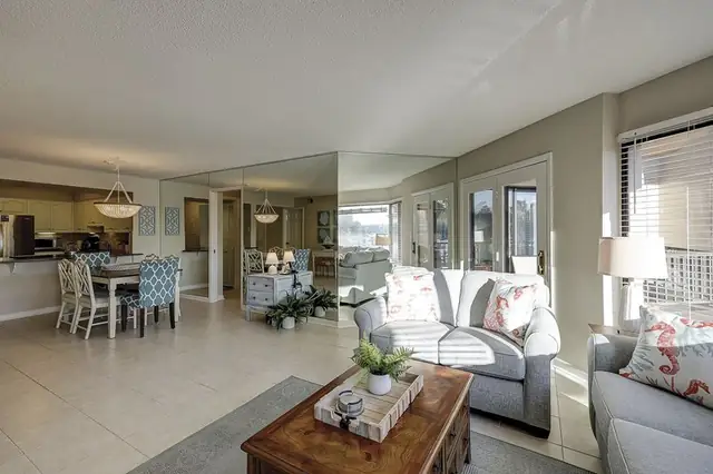 Living room at Yacht Club Villas 7526