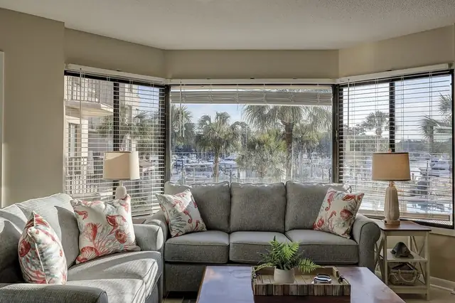 Living room at Yacht Club Villas 7526