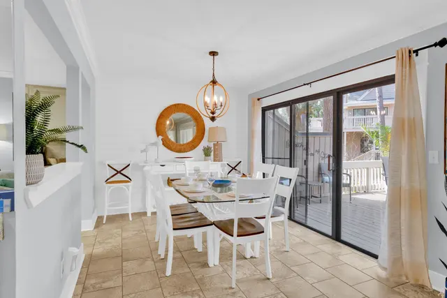 Dining area at Beachwalk 183