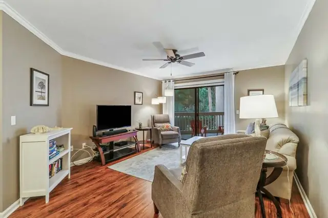 Living room at Colonnade Club 145