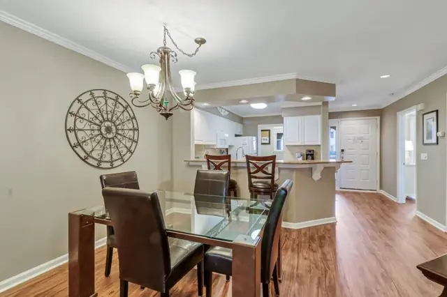 Dining area at Colonnade Club 145