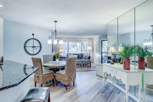 Living room at Colonnade Club 179