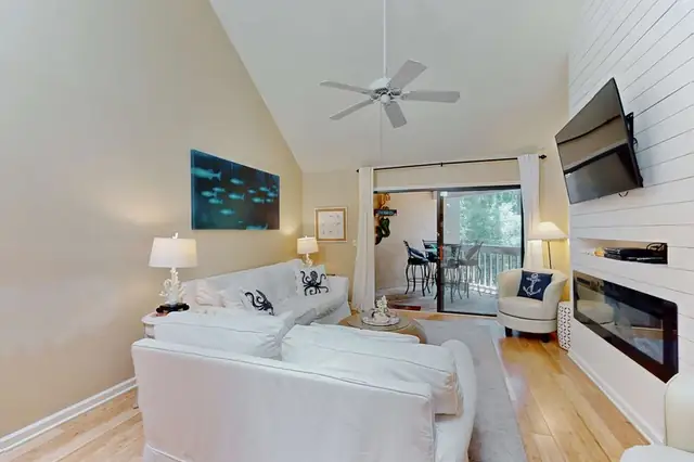 Living room at Colonnade Club 204