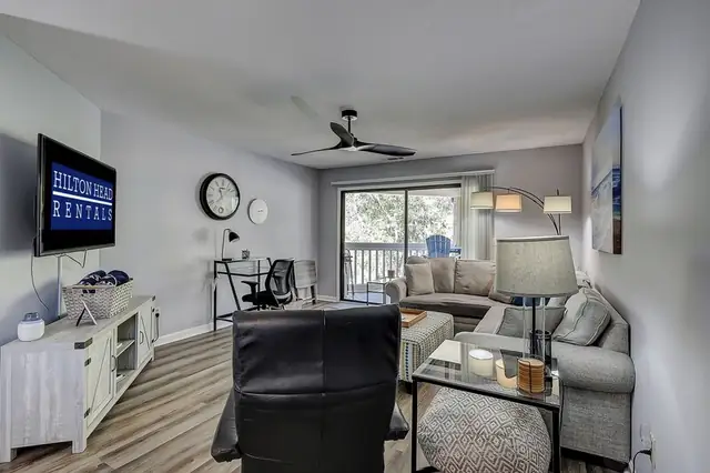 Living room at Colonnade Club 174