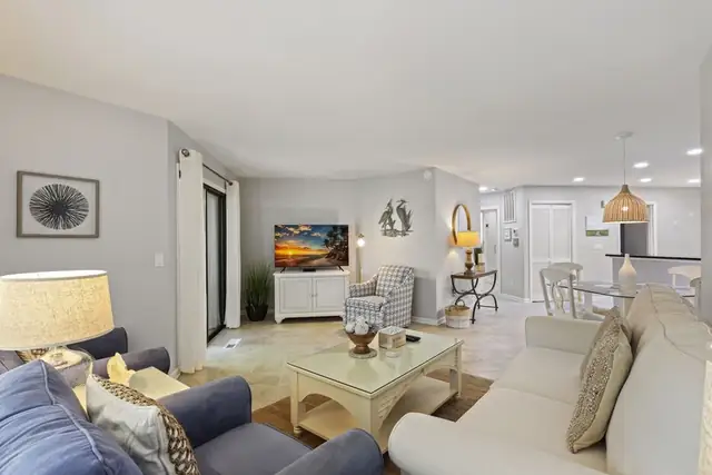 Living room at Colonnade Club 183