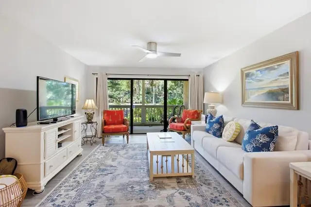 Living room at Colonnade Club 155