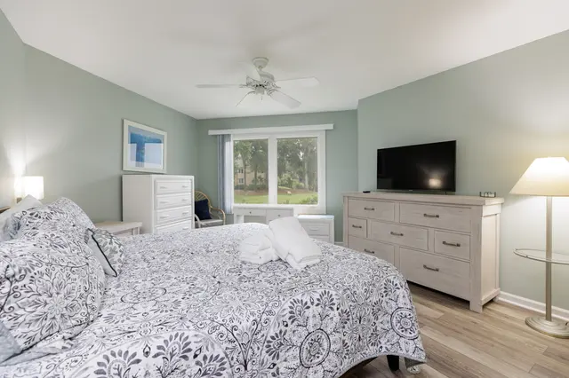 Bedroom at Colonnade Club 167