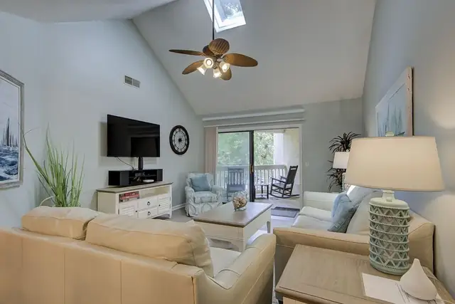 Living room at Colonnade Club 146