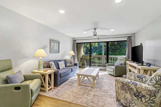 Living room at Colonnade Club 153