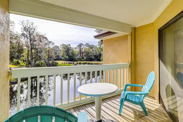 Balcony at Colonnade Club 168