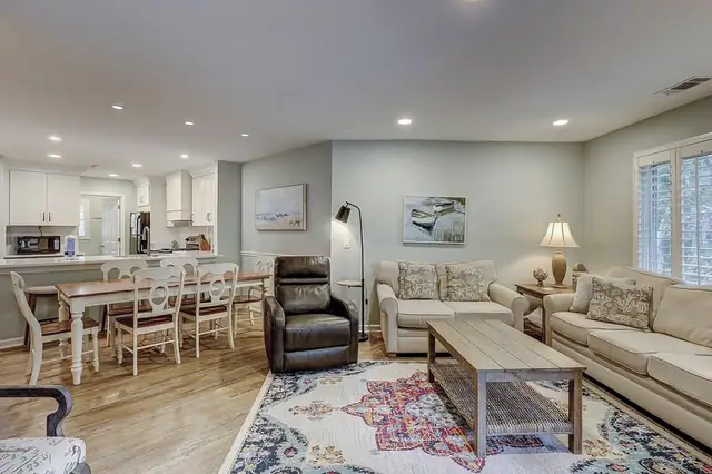 Living room at Colonnade Club 176
