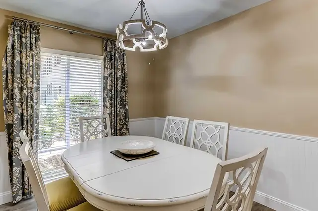 Dining area at Harbourmaster 103