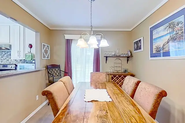 Dining area at Harbourmaster 503