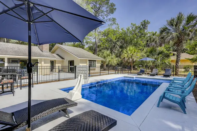 Pool of this home in Shipyard
