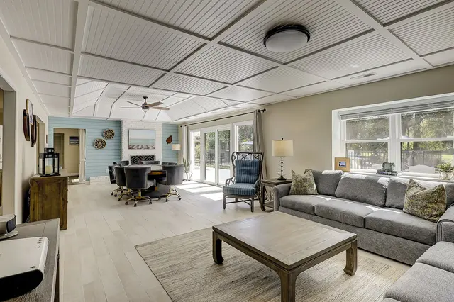 Living room of this home in Shipyard