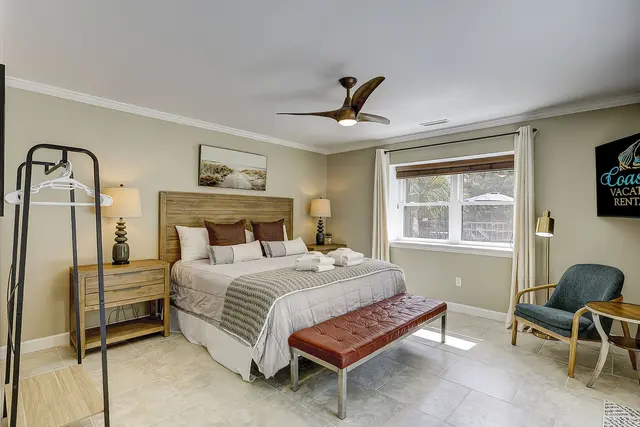 Bedroom of this home in Shipyard