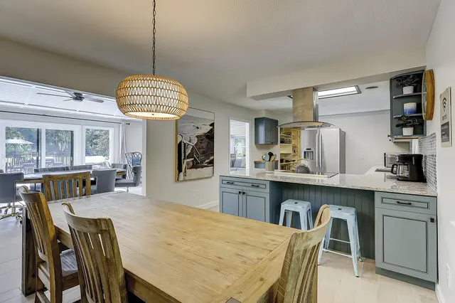 Dining area of this home in Shipyard