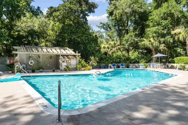 Pool at Sailmaster 29 Sailmaster Common
