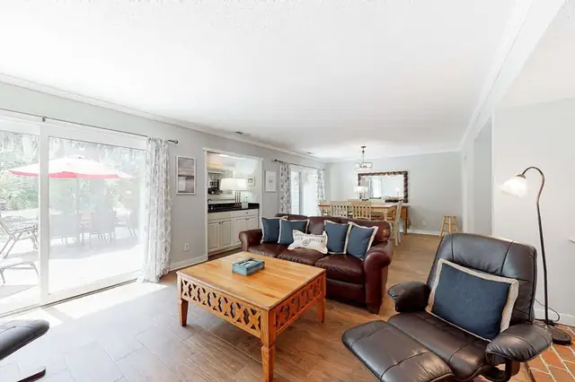 Living room at Shipmaster 1805