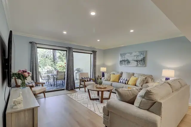 Living room at Shipmaster 1203