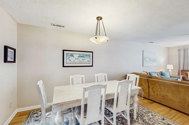 Dining area at Tennismaster 302