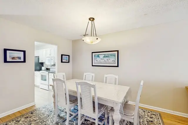 Dining area at Tennismaster 302