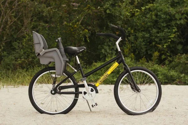 A Cross Island Bike Rental cruiser with a child seat on the beach