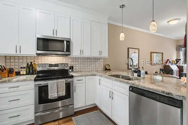 10 Yacht Cove Drive 204, Hilton Head Island: villa or condo for sale in Yacht Cove