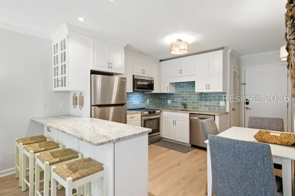 15 S Forest Beach Drive 3B, Hilton Head Island: home for sale in Beachwood Place