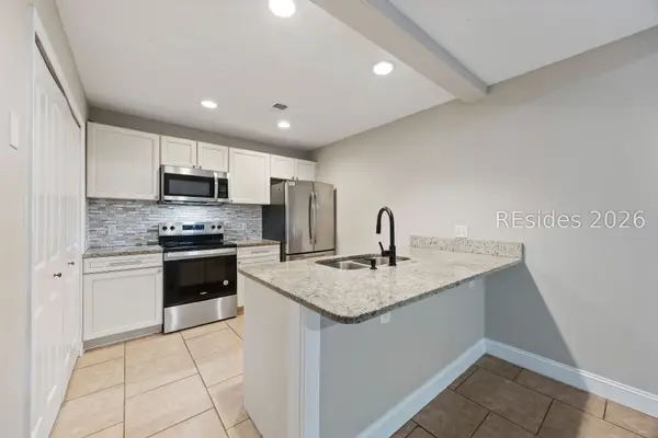 96 Mathews Drive 218, Hilton Head Island: condo for sale in Woodlake Villas
