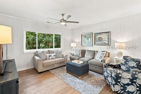 25 Deallyon Avenue 118, Hilton Head Island: home for sale in Island House Villas