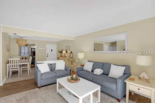 25 Deallyon Avenue 103, Hilton Head Island: home for sale in Island House Villas